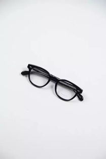 黑框眼鏡 你的時(shí)尚搭配最佳伴侶